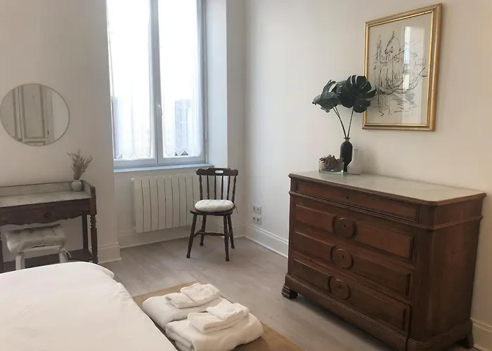 Elegant Apartment In Historic Center Of Tournon