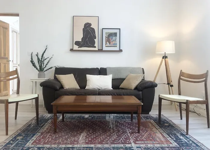 Elegant Apartment In Historic Center Of Tournon